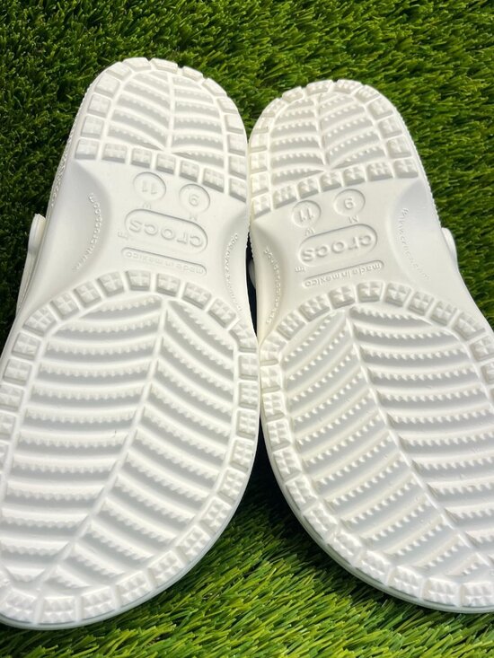 Crocs Classic Clog Mens Size 9 White Beach Walking Outdoor Slip On Sandals main image 8